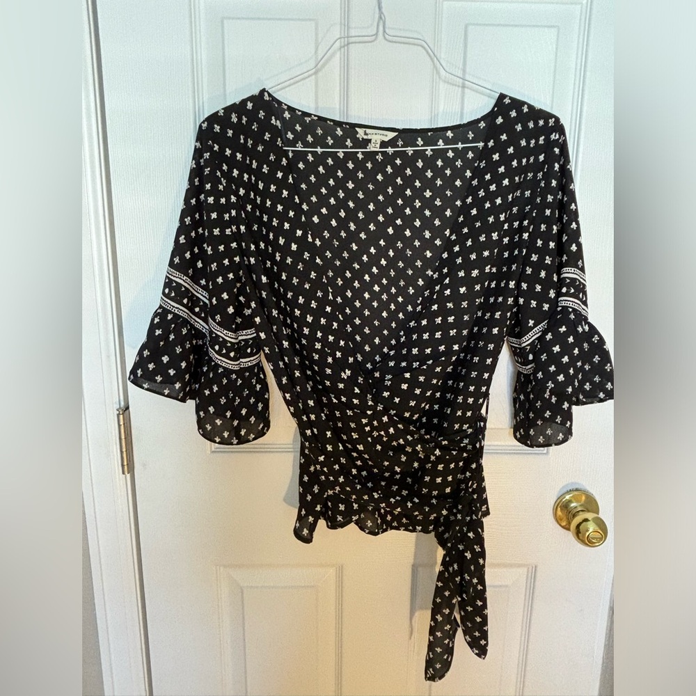 Women’s Small Max Studio 3/4 Sleeve Black and White Wrap Blouse